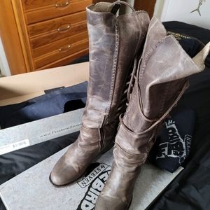 CARVER freebird boots. Size 10
